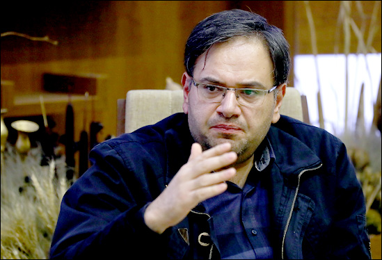 هنر تئاتر به گفتمان انقلاب‌ اسلامی بپردازد