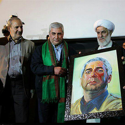 اهدای اثر نقاشی ، به کارگردان فیلم 