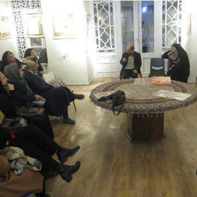 کسی که یک اثر هنری خلق می کند یک بودن جدید را کشف می کند