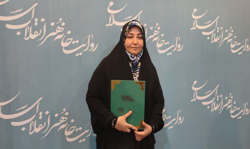 هنرمند انقلابی آینه دار یک حرکت اجتماعی