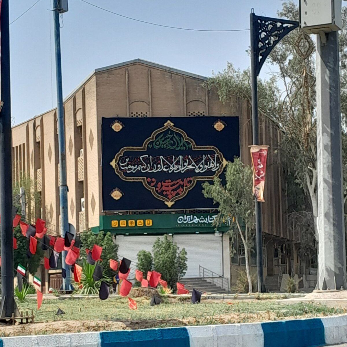 کتیبه‌ی مقاومت در میدان مولوی اهواز نصب شد