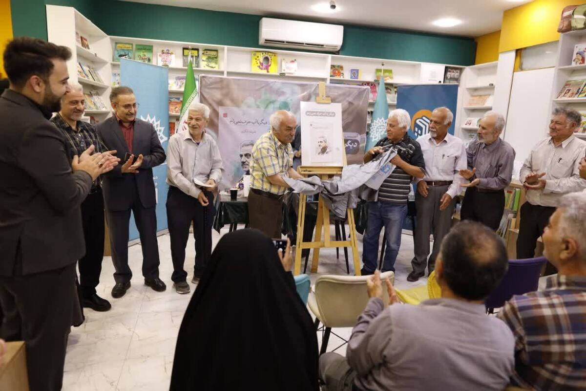 رونمایی از مجموعه شعر
«دیگر با آب حرف نمی‌زنم»