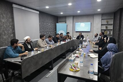 نشست مدیران حوزه هنری انقلاب اسلامی با هنرمندان دزفول برگزار شد